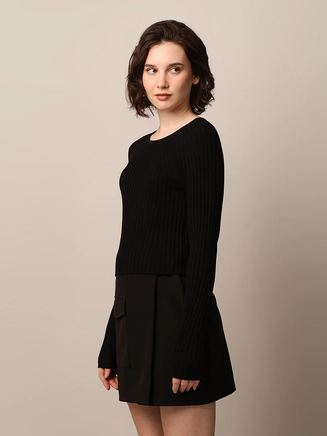 Black Rib-Knit Cropped Fitted Pullover - Image 5
