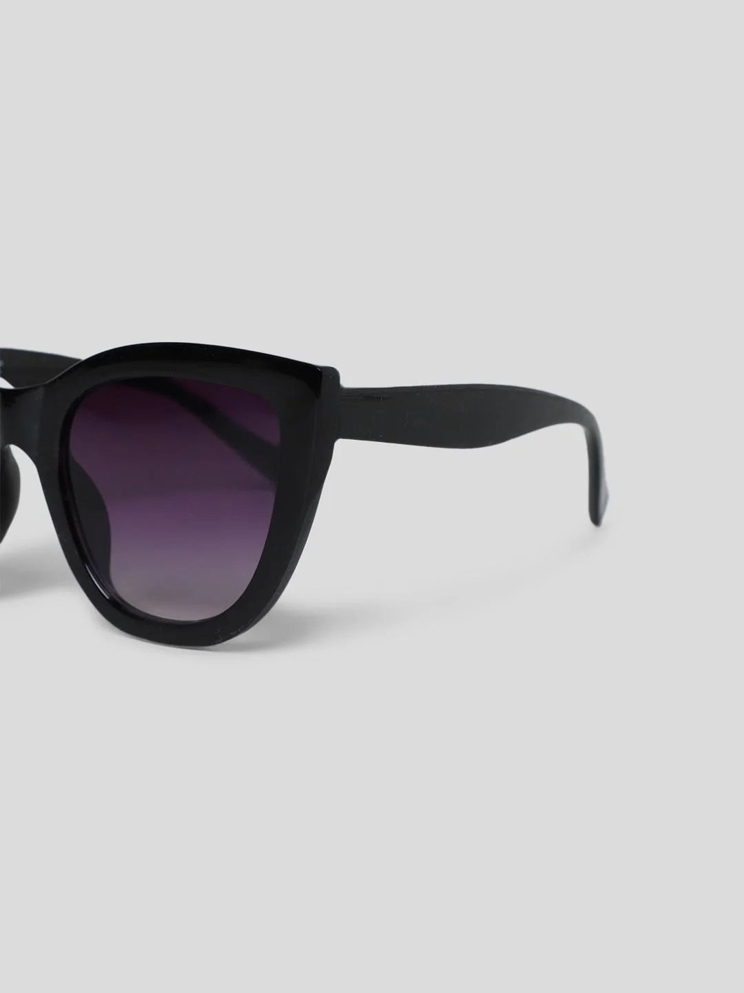 Black Cat-Eye Sunglasses - Image 6