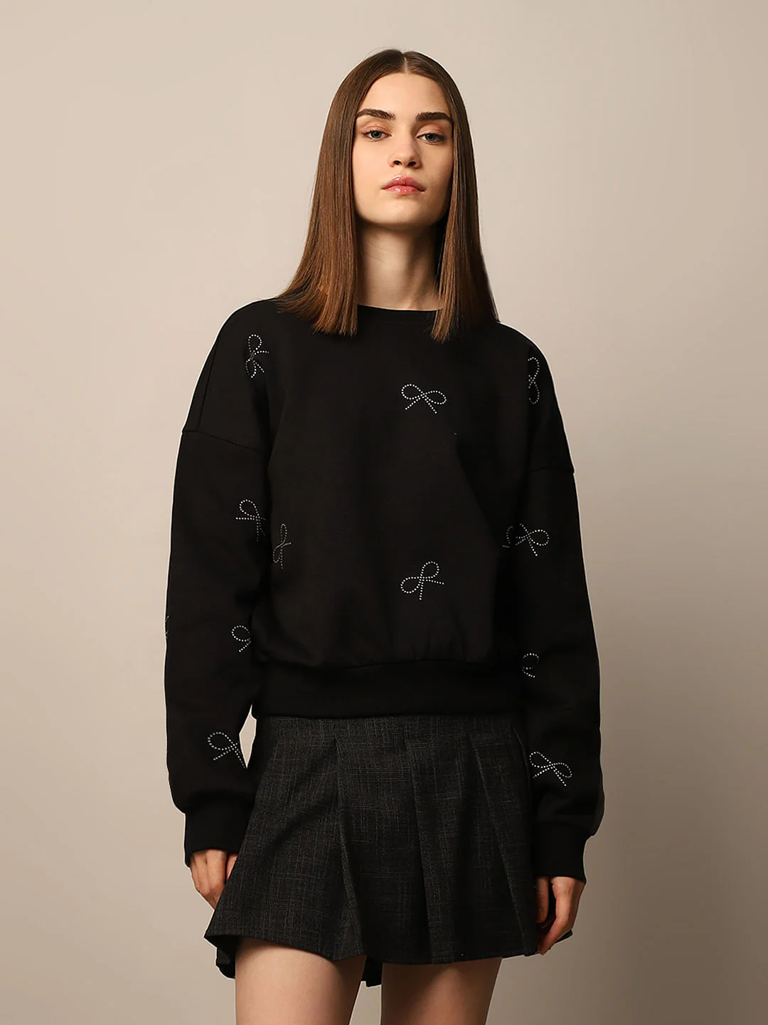 Black Bow Embllished Pullover - Image 3