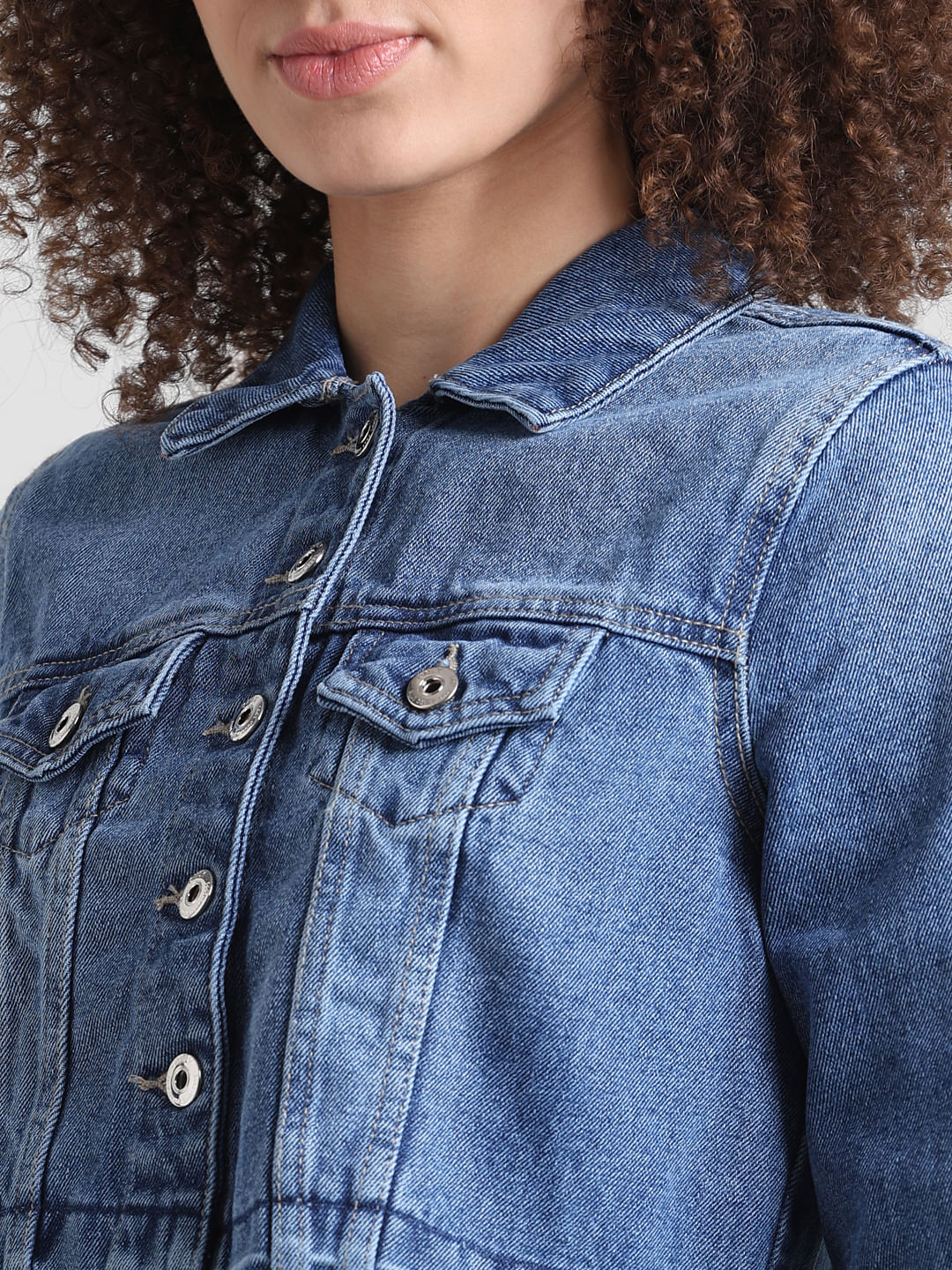Blue Raw-Edge Cropped Denim Jacket - Image 4