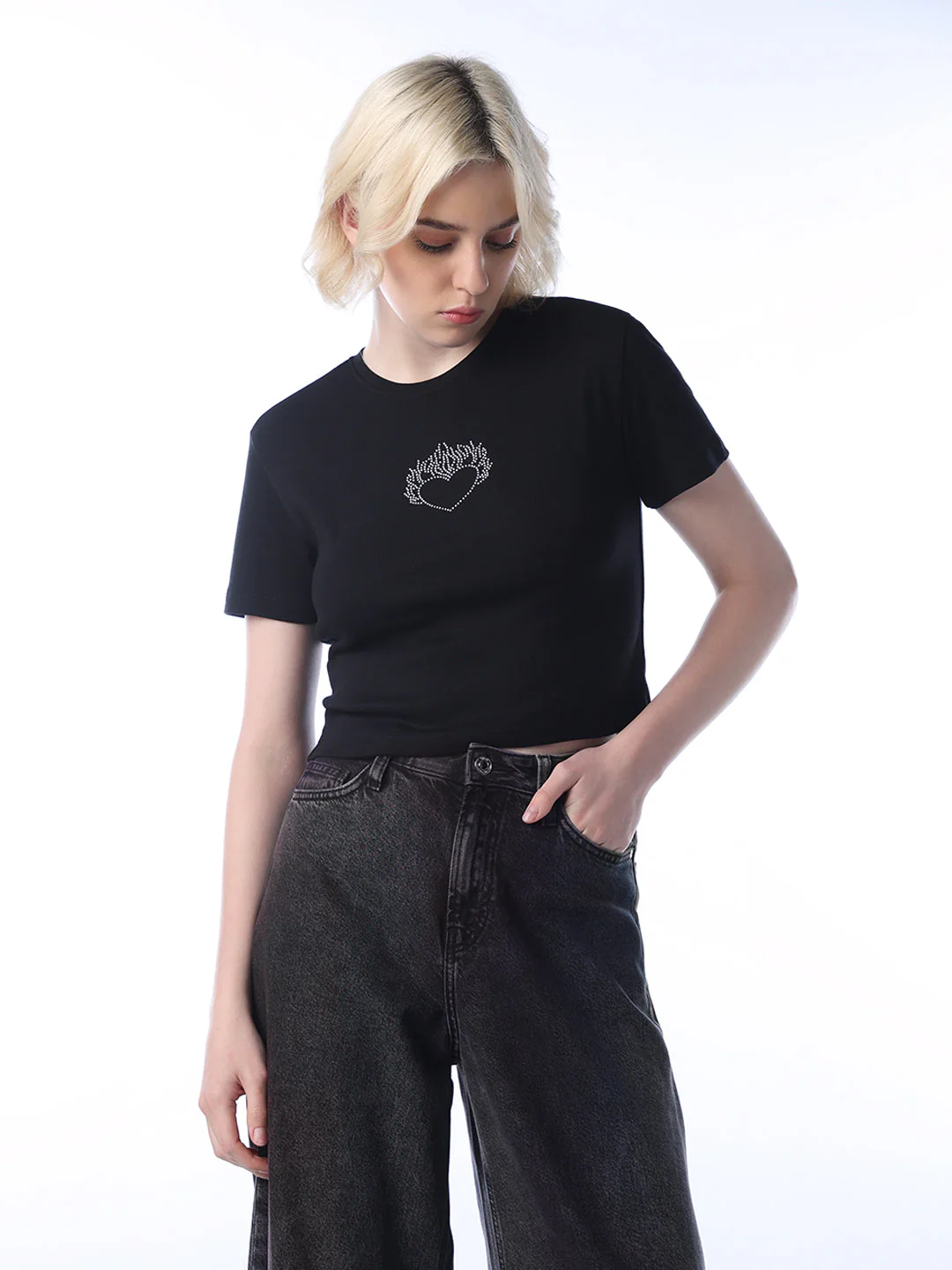 Cropped Fitted T-shirt - Black - Image 3